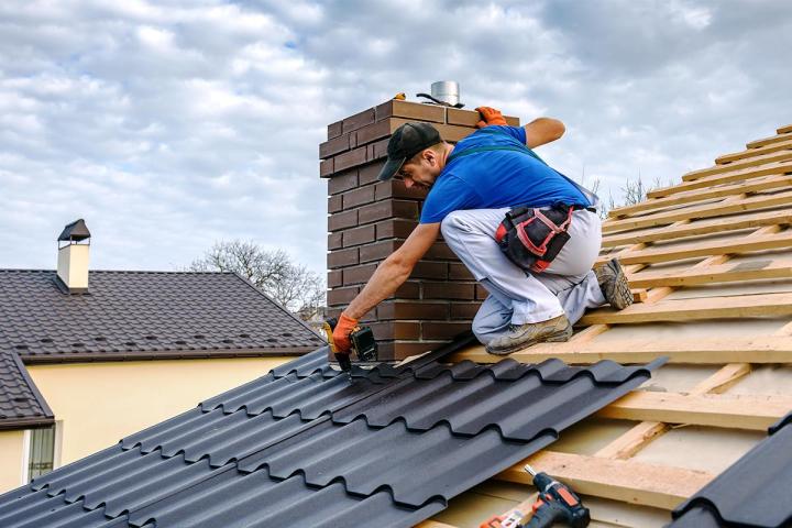 Réparation ou rénovation de toit en tuiles plates ou mécaniques, en ardoises et de terrasson en zinc
